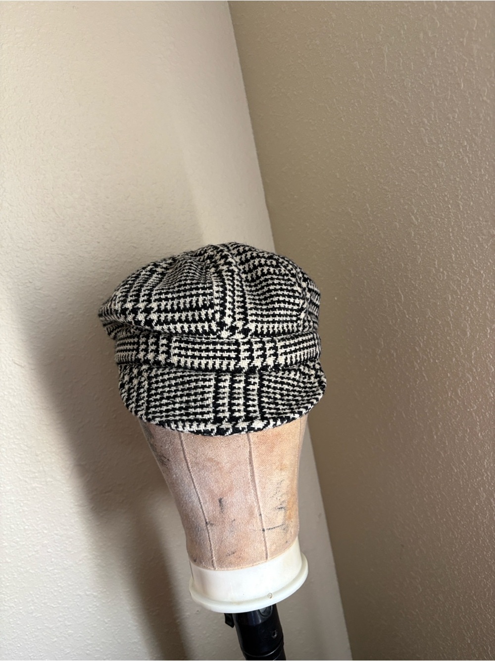 Black & White Houndstooth Baker Boy Cap